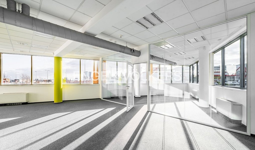 Pronájem kanceláře 974 m², Praha – náhled fotky 2
