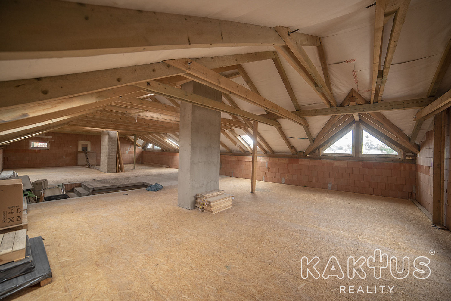 Pronájem komerčního objektu (jiného typu) 180 m² – fotografie 4