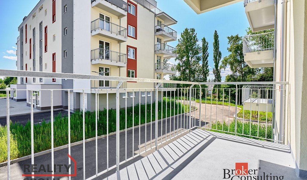 Prodej bytu 1+kk 39 m², Nová Role – náhled fotky 2