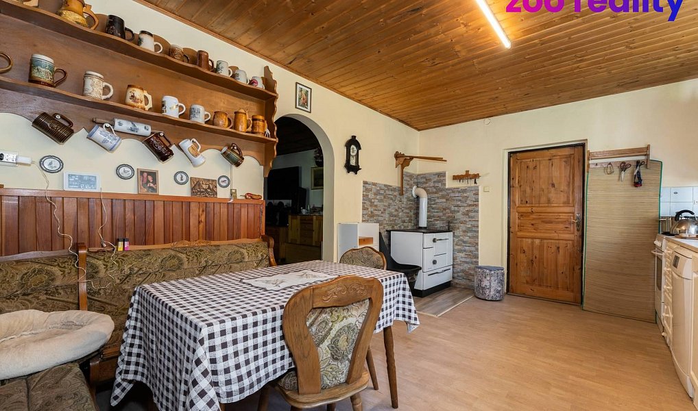 Prodej domu 320 m² s pozemkem 16 394 m², Místo – náhled fotky 6