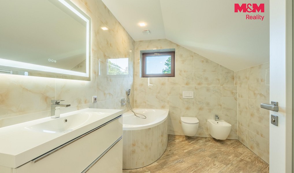 Prodej domu 198 m² s pozemkem 1 543 m², Hradečno – náhled fotky 10