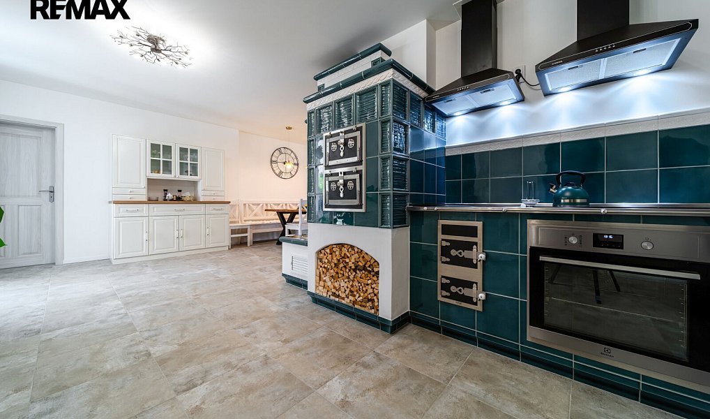 Prodej domu 428 m² s pozemkem 891 m², Chvalatice – fotka 1 z 49