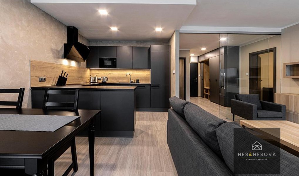 Prodej bytu 5+kk 124 m², Praha – náhled fotky 2