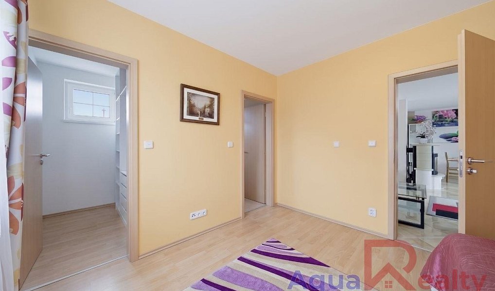 Prodej domu 206 m² s pozemkem 907 m², Nová Role – náhled fotky 6