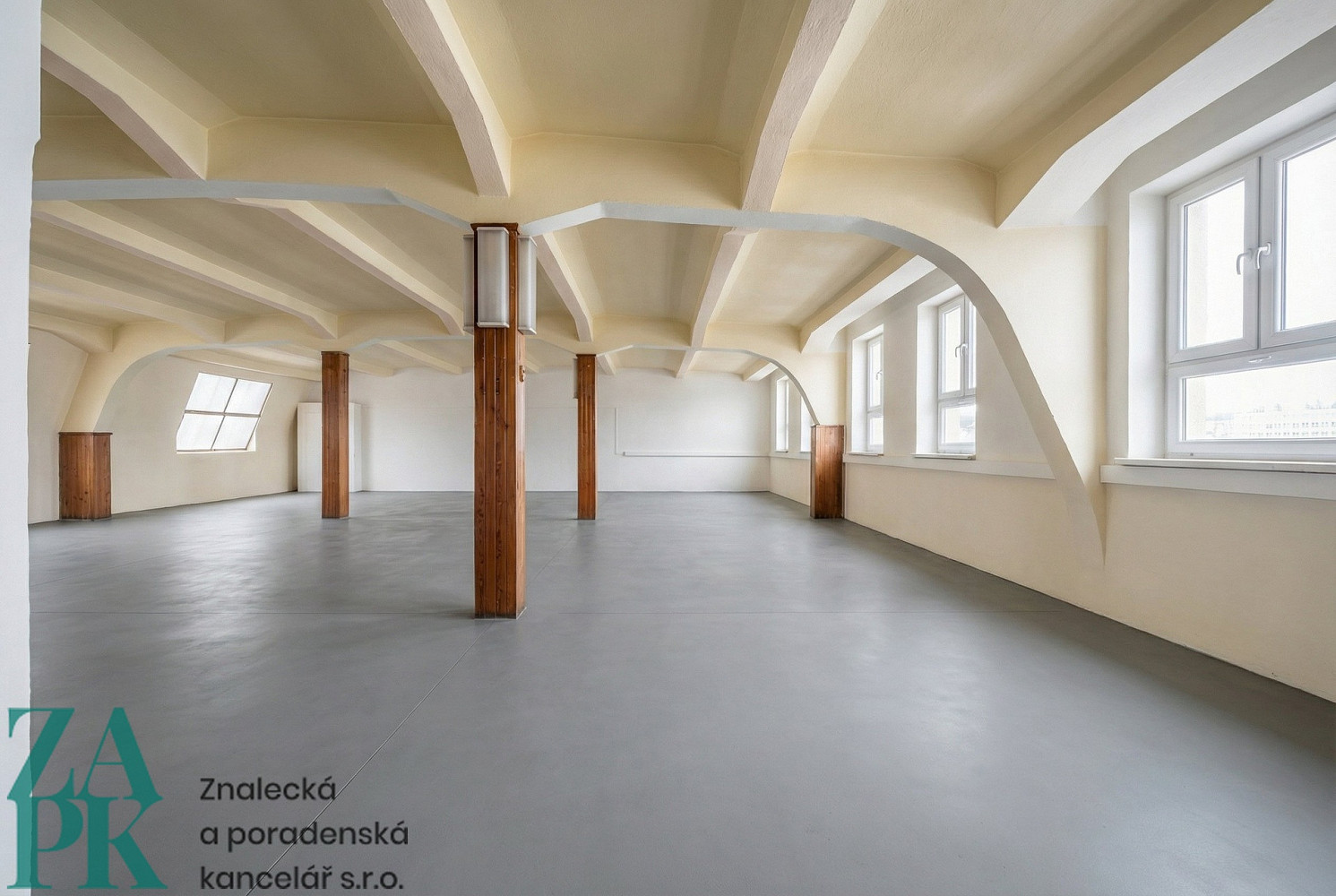 Pronájem kanceláře 196 m² – fotografie 2