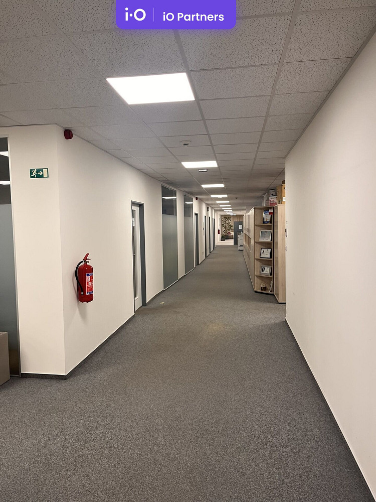 Pronájem kanceláře 1 251 m² – fotografie 5