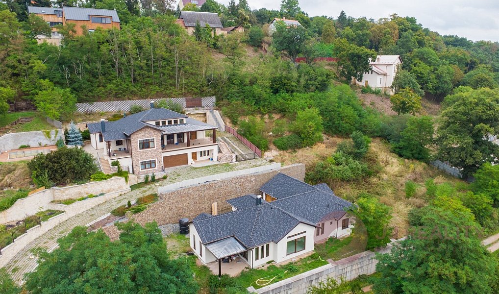 Prodej domu 209 m² s pozemkem 1 020 m², Plzeň – náhled fotky 2