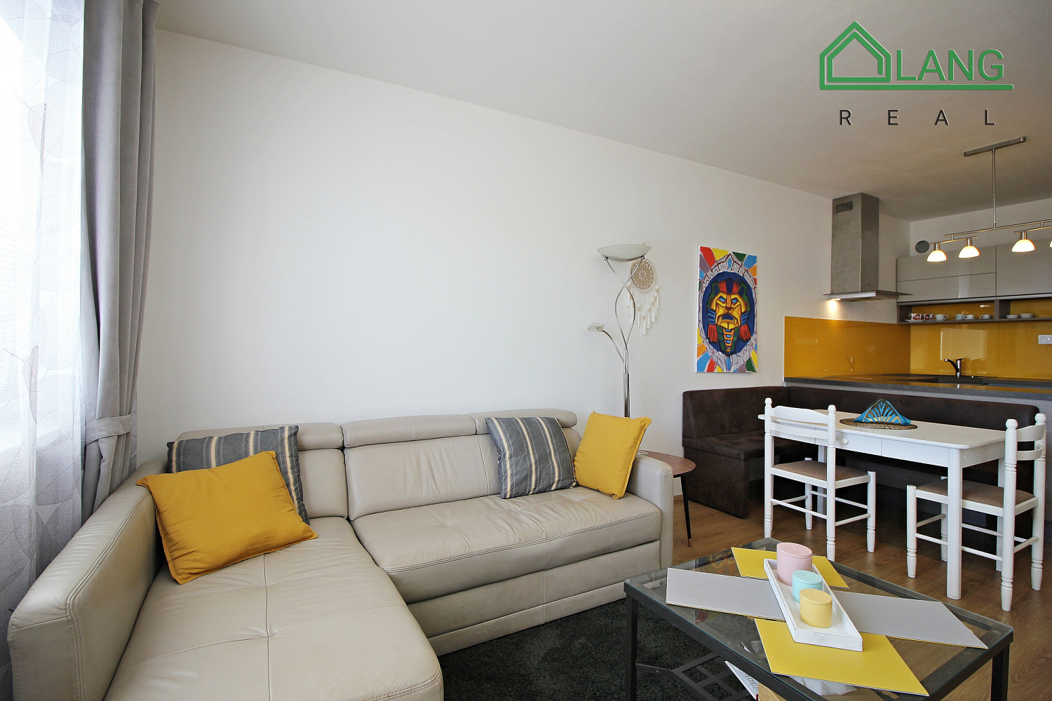 Pronájem bytu 3+kk 68 m² – fotografie 2