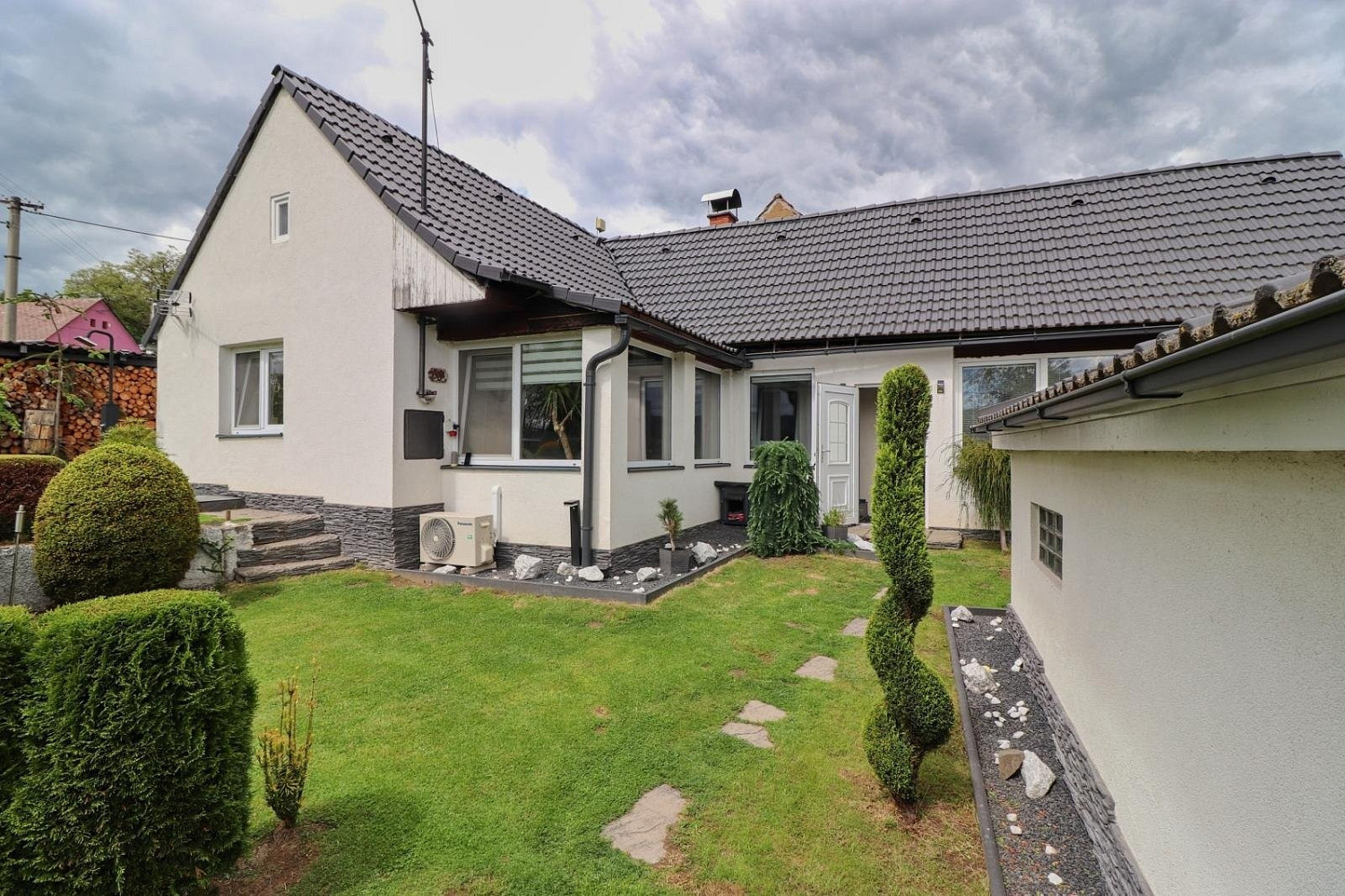 Prodej domu 80 m² s pozemkem 304 m² – fotografie 2