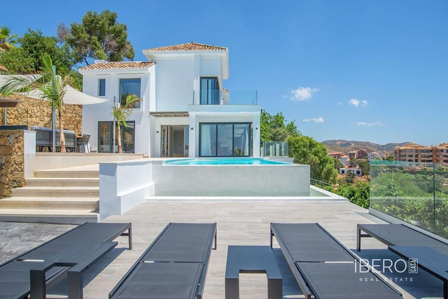 Prodej domu 669 m² s pozemkem 1 775 m²