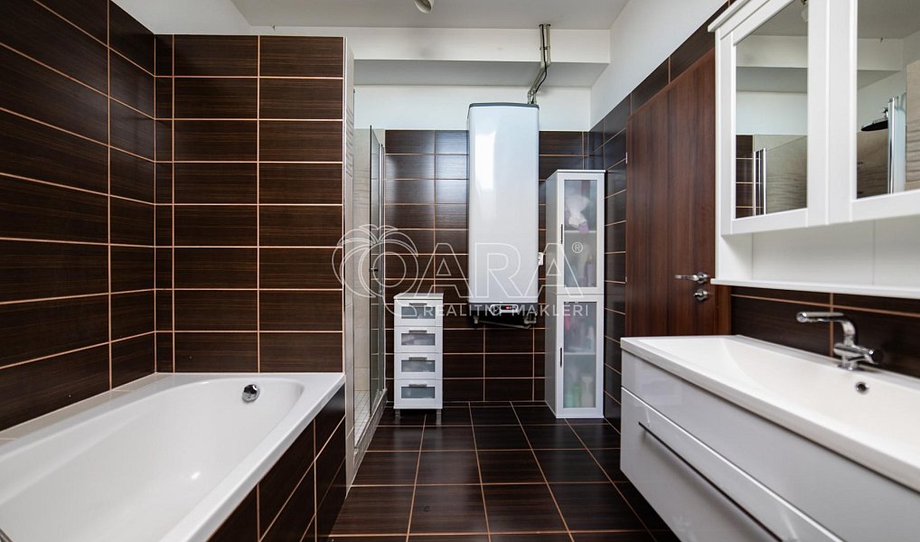 Prodej bytu 5+kk 117 m², Holubice – náhled fotky 8