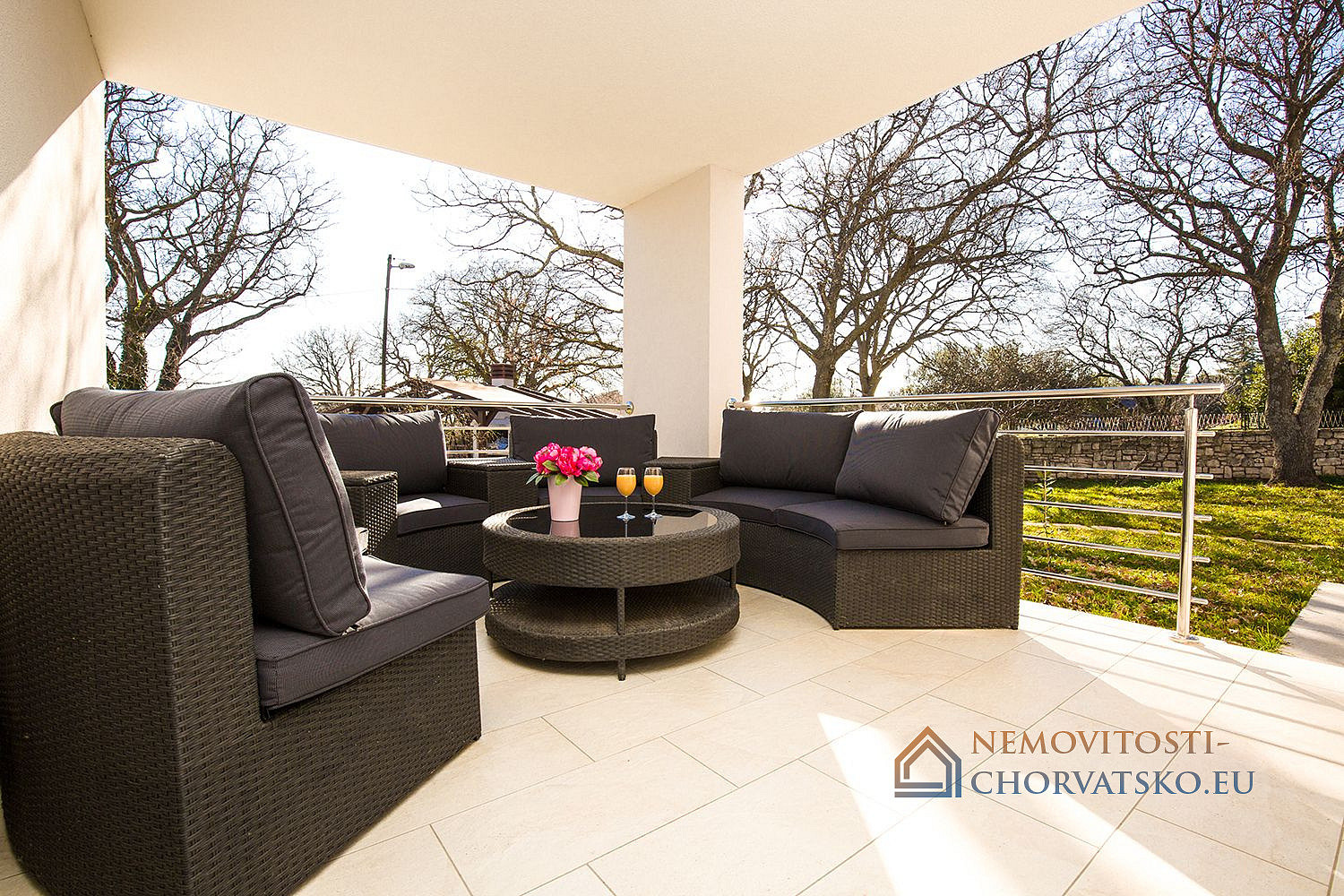 Prodej domu 390 m² s pozemkem 932 m² - Widok 3