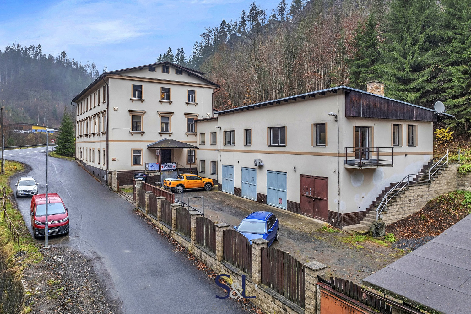 Prodej výrobních prostor 2 098 m²