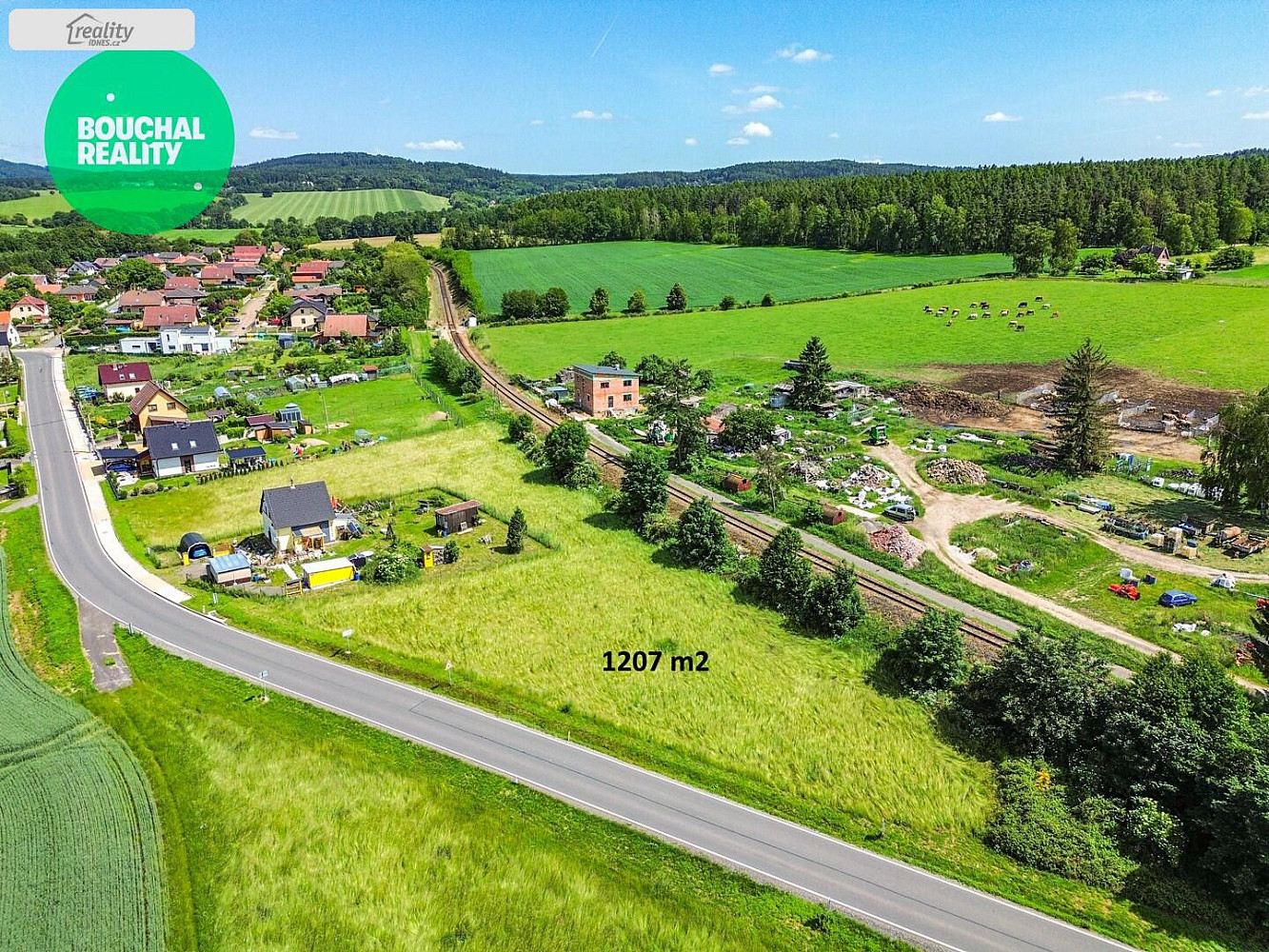 Prodej stavebního pozemku 1 207 m² – pohled 5