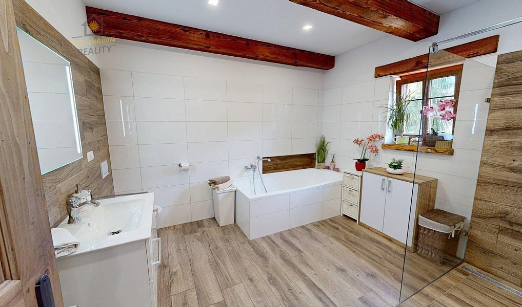 Prodej domu 638 m² s pozemkem 1 266 m², Okna – náhled fotky 15