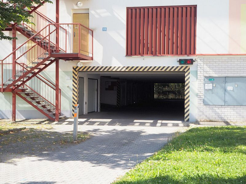 Pronájem zděné garáže ve strakonicích, ulice obránců míru — photo 3