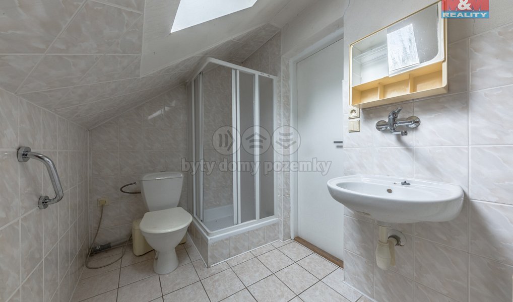 Prodej domu 246 m² s pozemkem 605 m², Jesenný – náhled fotky 14