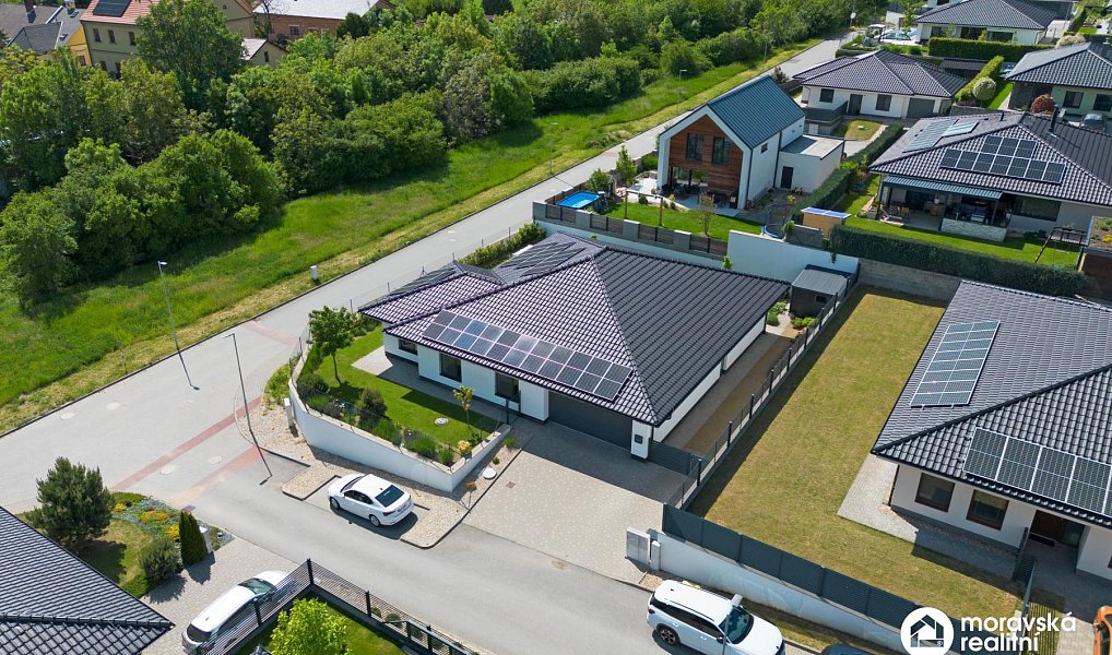 Prodej domu 199 m² s pozemkem 700 m², Hajany – náhled fotky 18