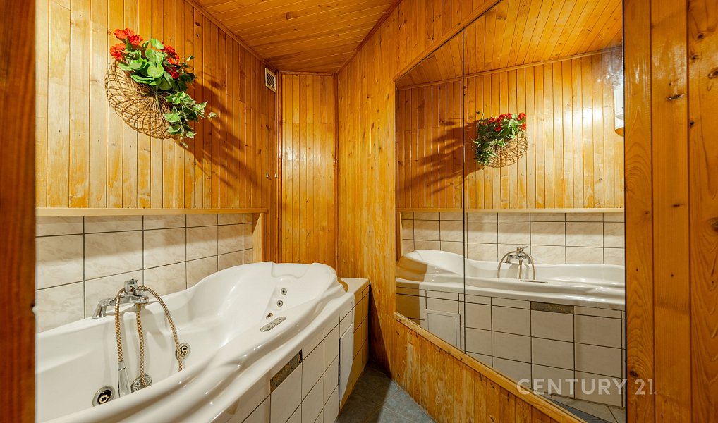 Prodej ubytovacího objektu 430 m², Jesenice – náhled fotky 19