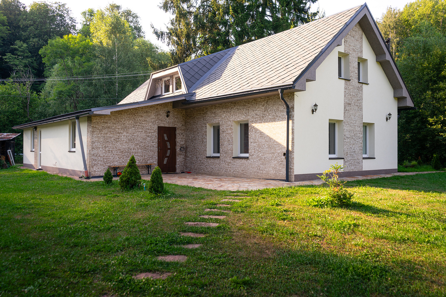 Prodej domu 216 m² s pozemkem 1 354 m²
