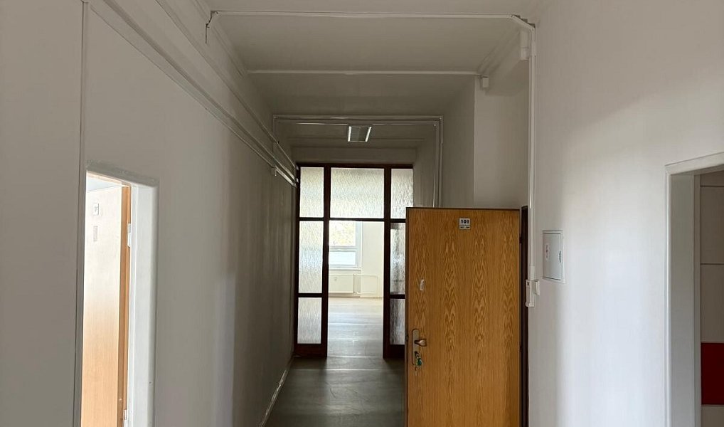 Pronájem kanceláře 300 m², Karlovy Vary – náhled fotky 6