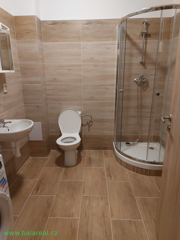 Pronájem bytu 2+kk 36 m² – fotografie 3