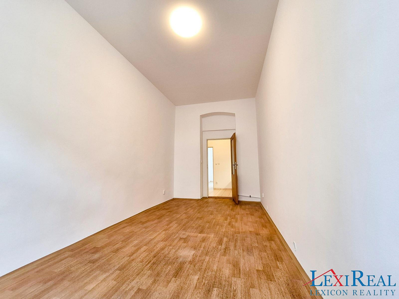 Pronájem bytu 1+1 28 m² — photo 2