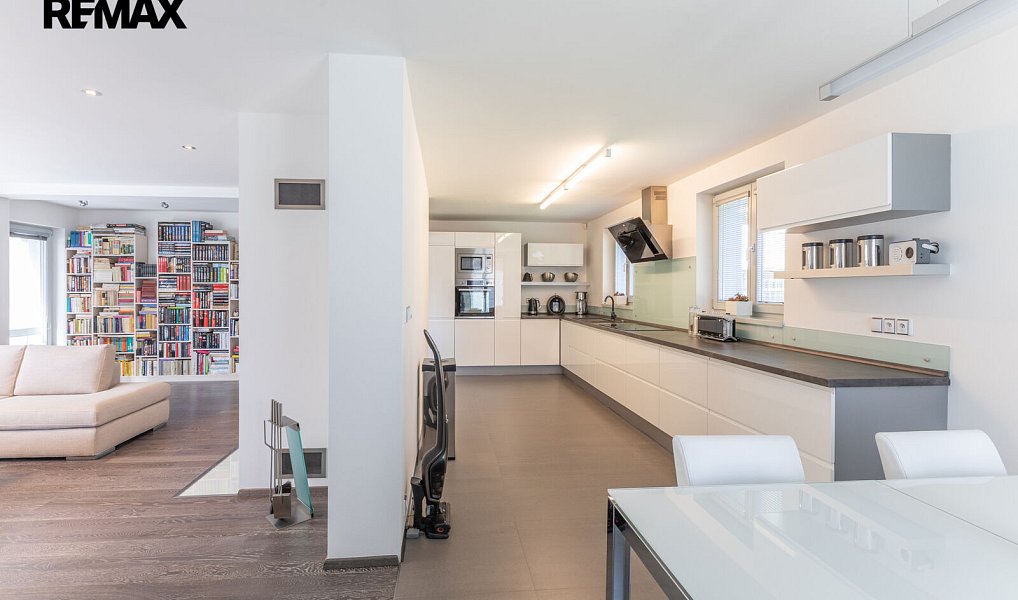 Prodej domu 227 m² s pozemkem 2 787 m², Okrouhlá – náhled fotky 5