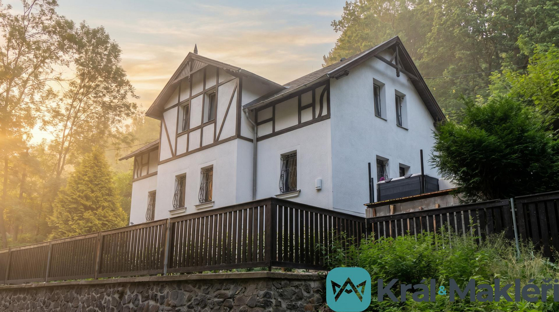 Prodej domu 266 m² s pozemkem 1 373 m²