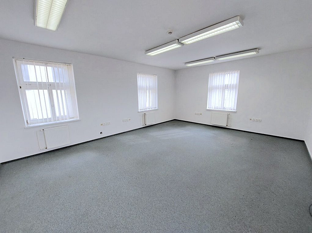Pronájem kanceláře 57 m² – fotografie 2