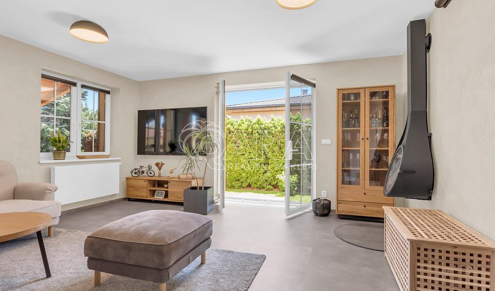 Prodej domu 255 m² s pozemkem 775 m², Šestajovice – náhled fotky 24