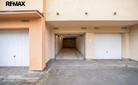 Prodej prostorné garáže 28 m2, Niederleho, Praha 10 - Malešice