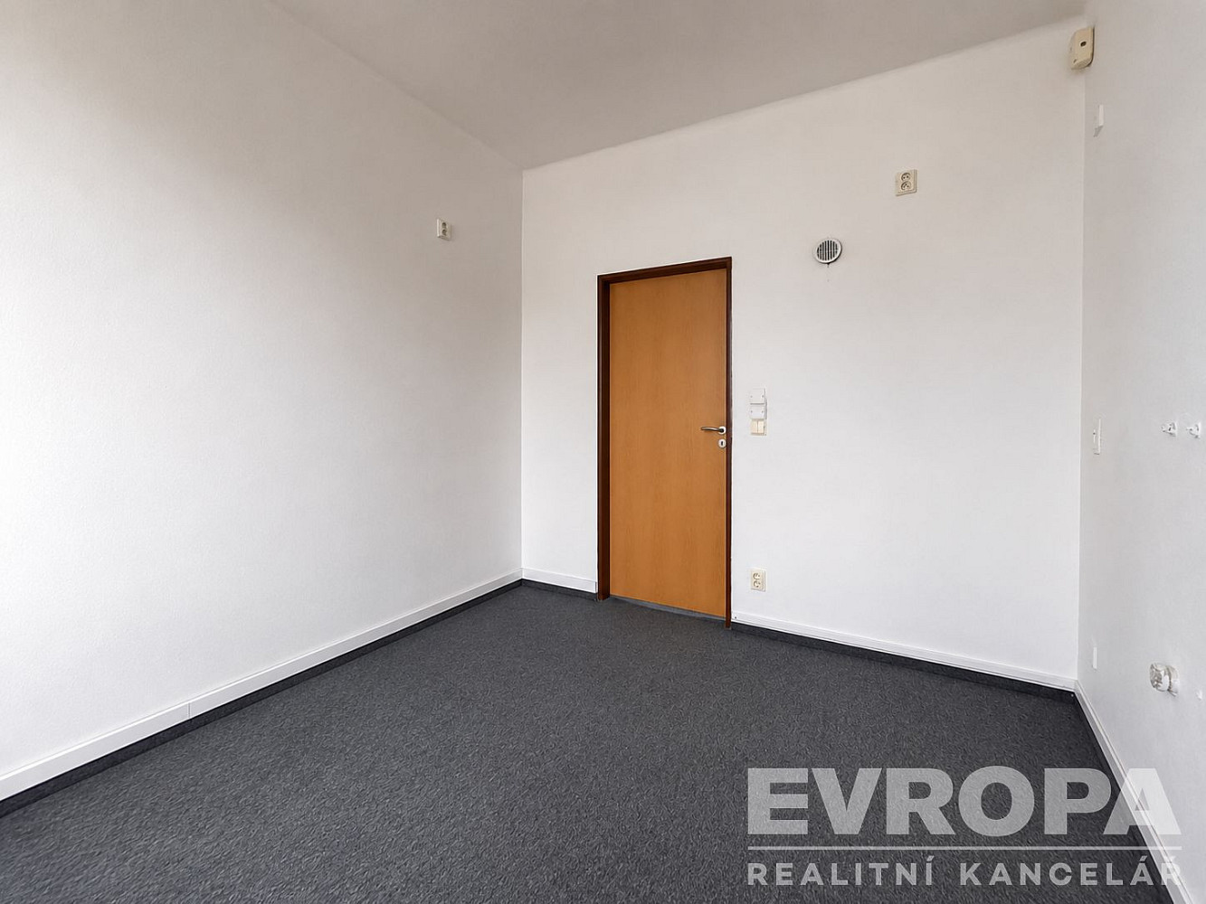 Pronájem kanceláře 67 m² – fotografie 5
