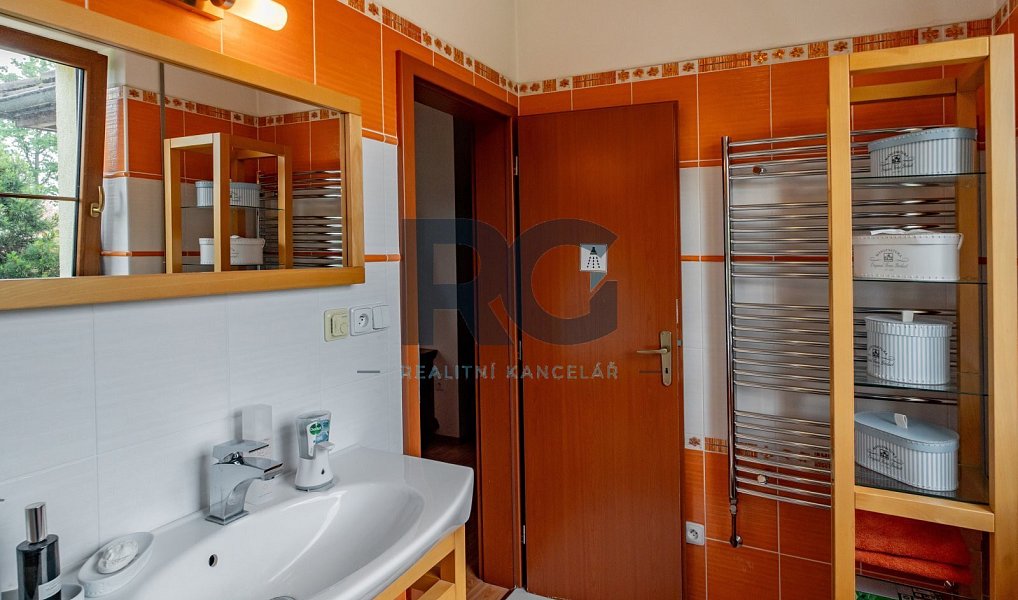 Prodej domu 226 m² s pozemkem 1 089 m², Písek – náhled fotky 13