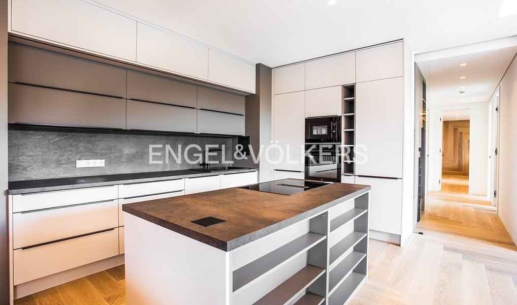Pronájem bytu 4+kk 144 m², Praha – náhled fotky 2