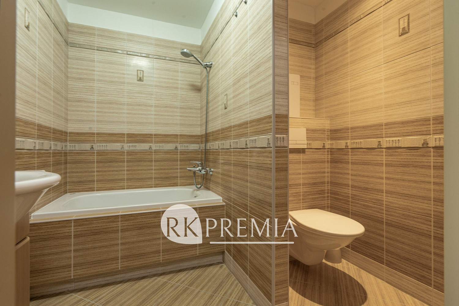 Pronájem bytu 2+kk 40 m² – fotografie 3