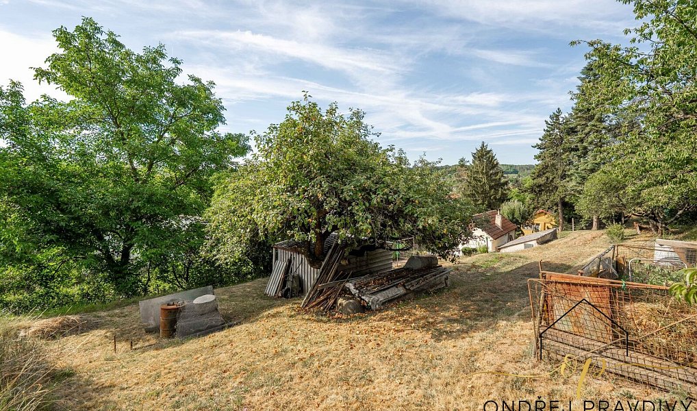 Prodej stavebního pozemku 1 601 m², Statenice – náhled fotky 2