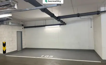 Prodej garáže 17 m2, Vojenova, Praha 8 - Libeň