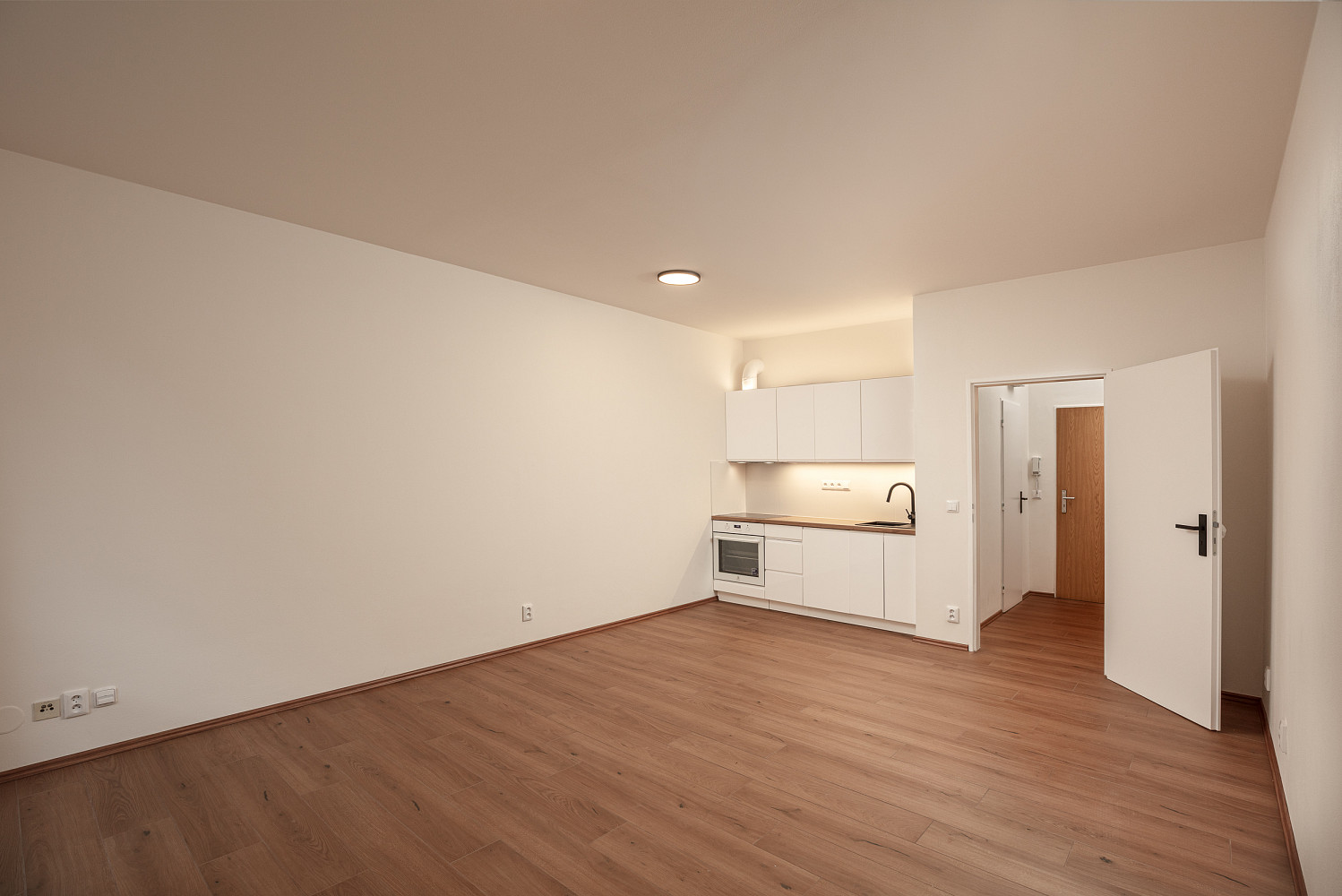 Pronájem bytu 1+kk 36 m² – fotografie 4