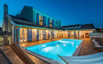 Prodej domu 410 m² s pozemkem 1 200 m², Zadar, Chorvatsko