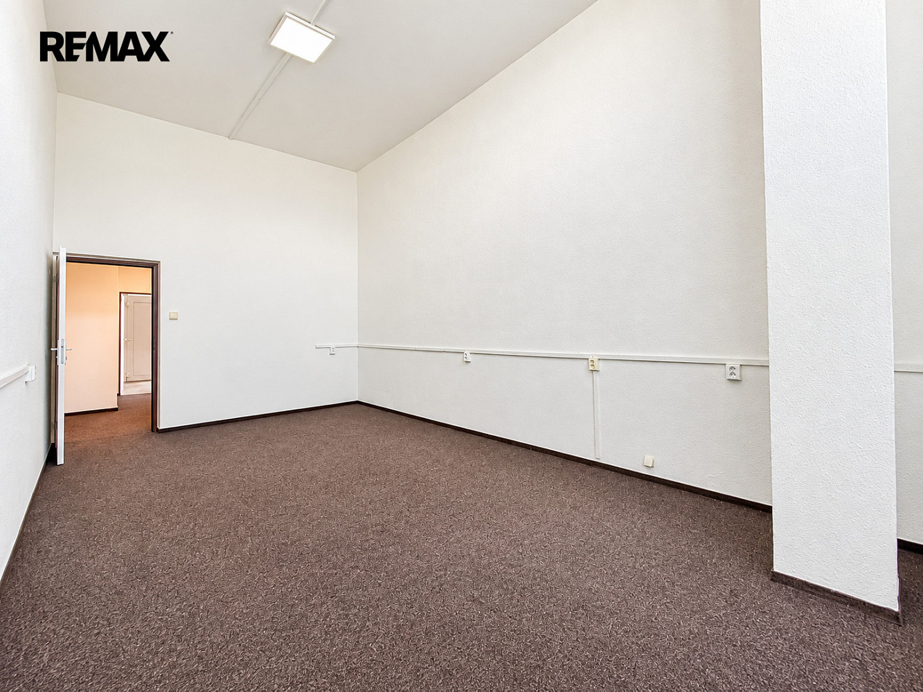 Pronájem kanceláře 48 m² – fotografie 4