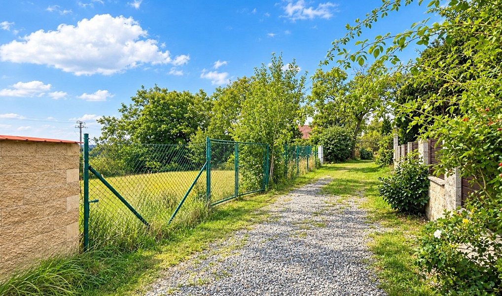 Prodej stavebního pozemku 1 346 m², Kamenice – náhled fotky 3