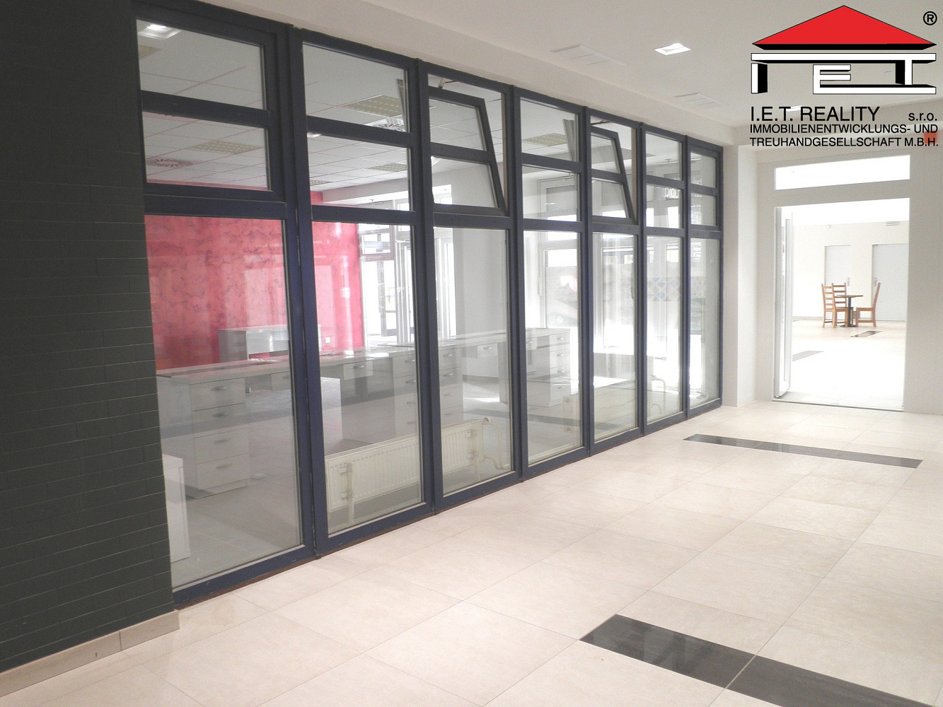 Pronájem obchodních prostor 55 m²