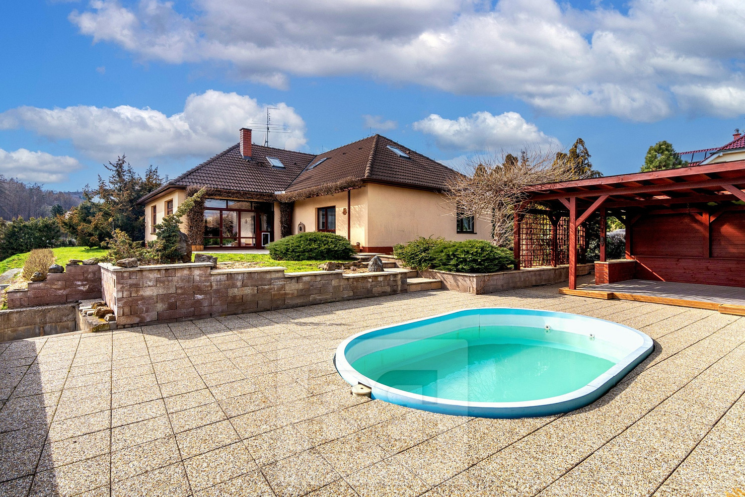 Prodej domu 262 m² s pozemkem 2 154 m² – fotografie 2
