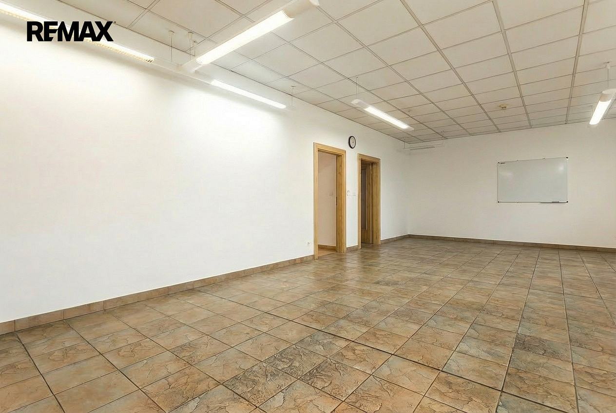Pronájem kanceláře 200 m² – fotografie 2