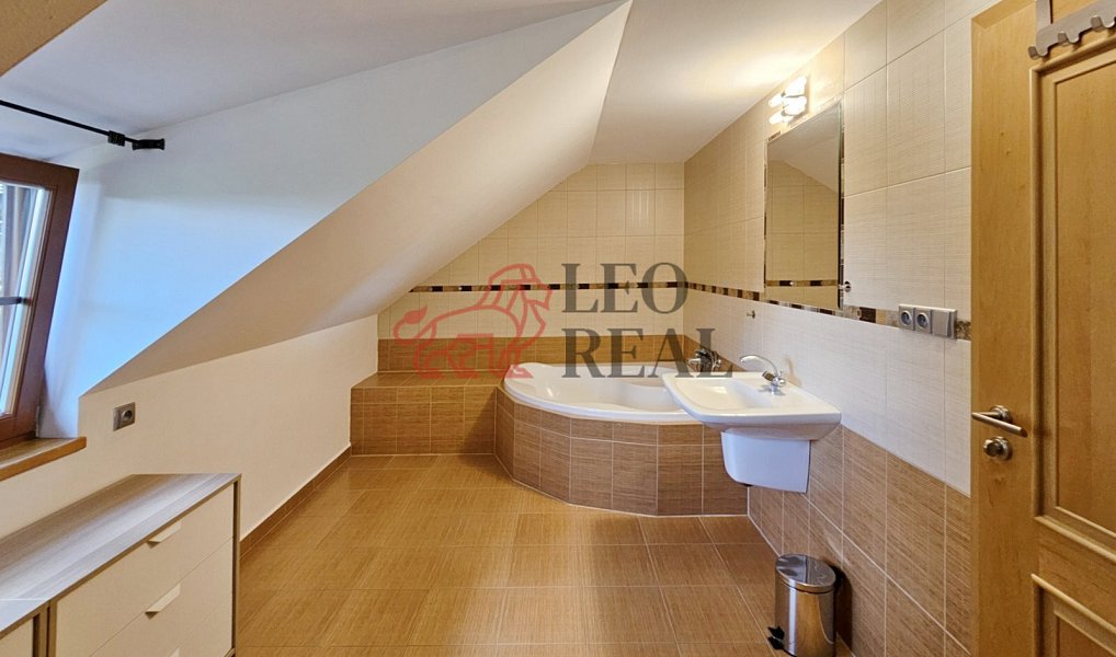 Prodej domu 316 m² s pozemkem 1 751 m², Kamenice – náhled fotky 28