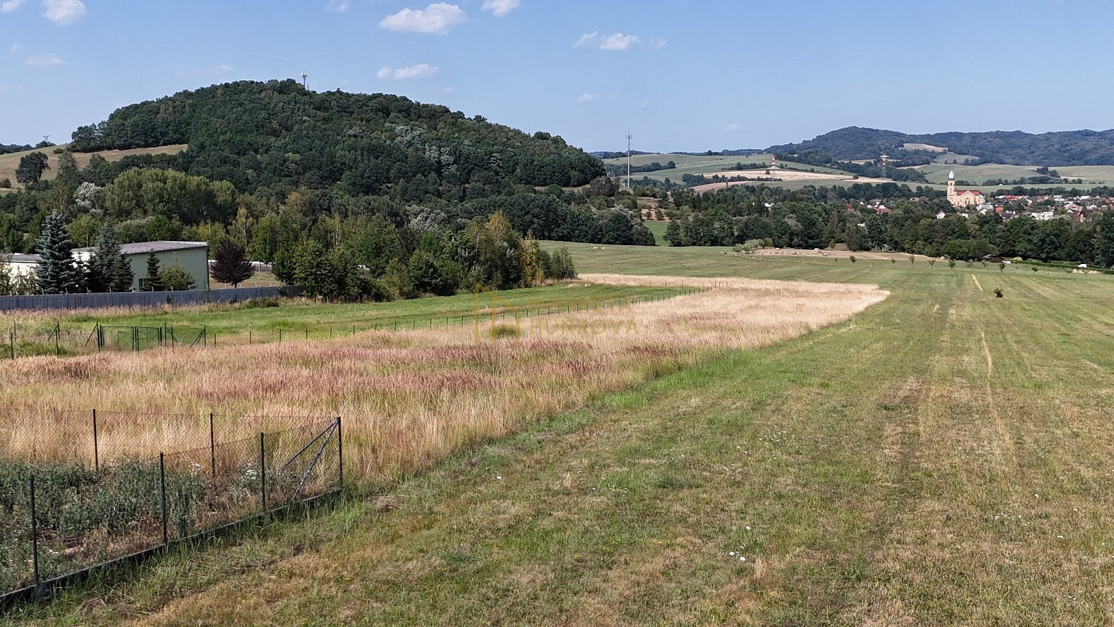 Prodej stavebního pozemku 2 000 m² – fotografie 2