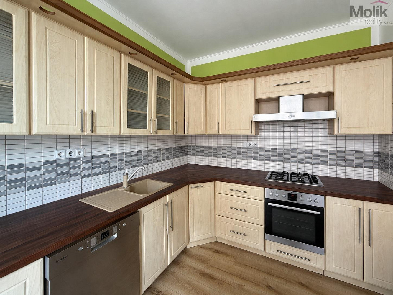 Prodej domu 360 m² s pozemkem 228 m² – fotografie 2