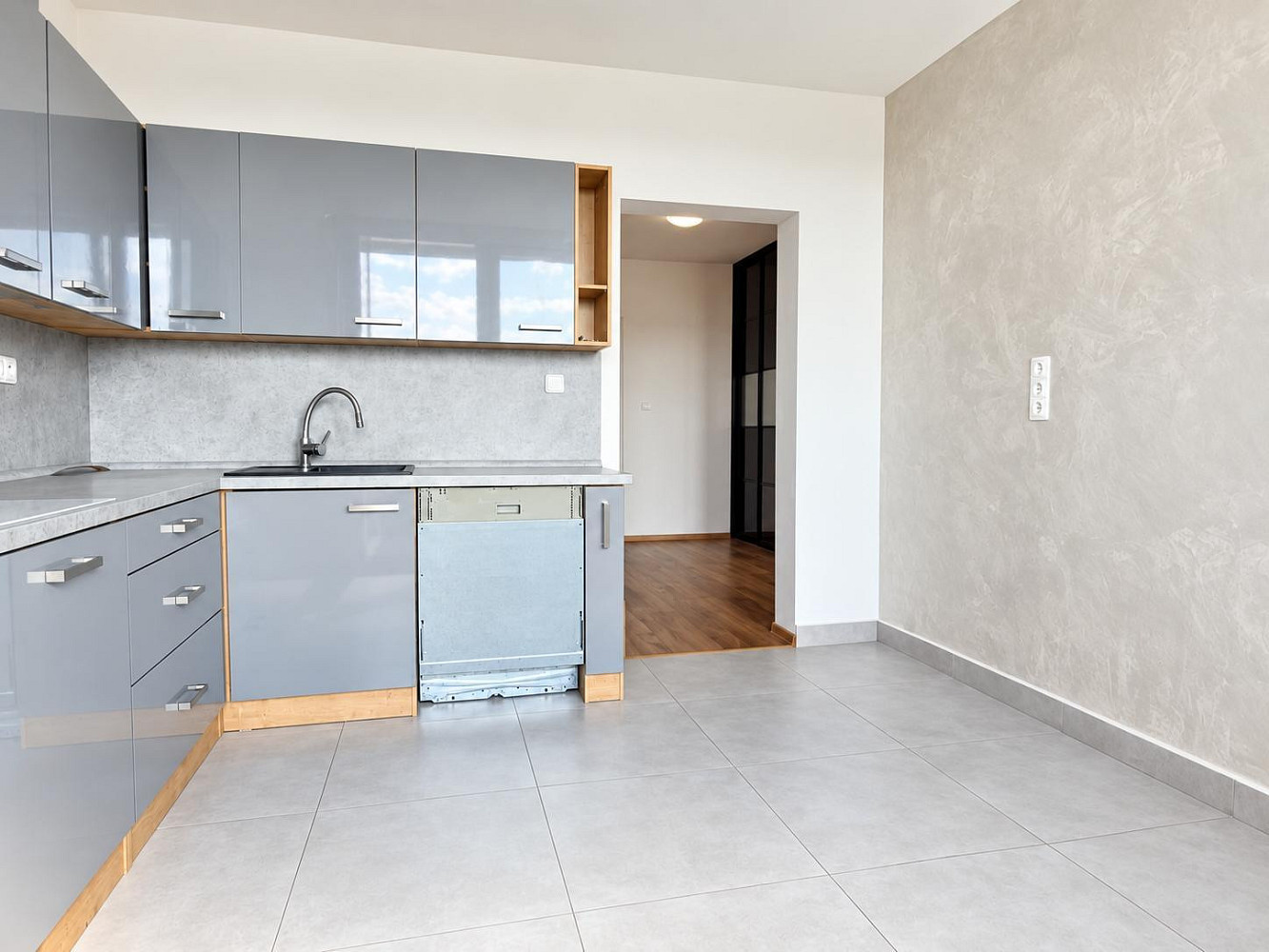 Pronájem bytu 3+1 70 m² – fotografie 3