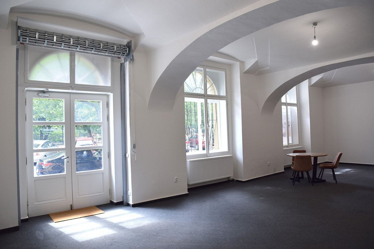 Prodej obchodních prostor 224 m² — photo 2
